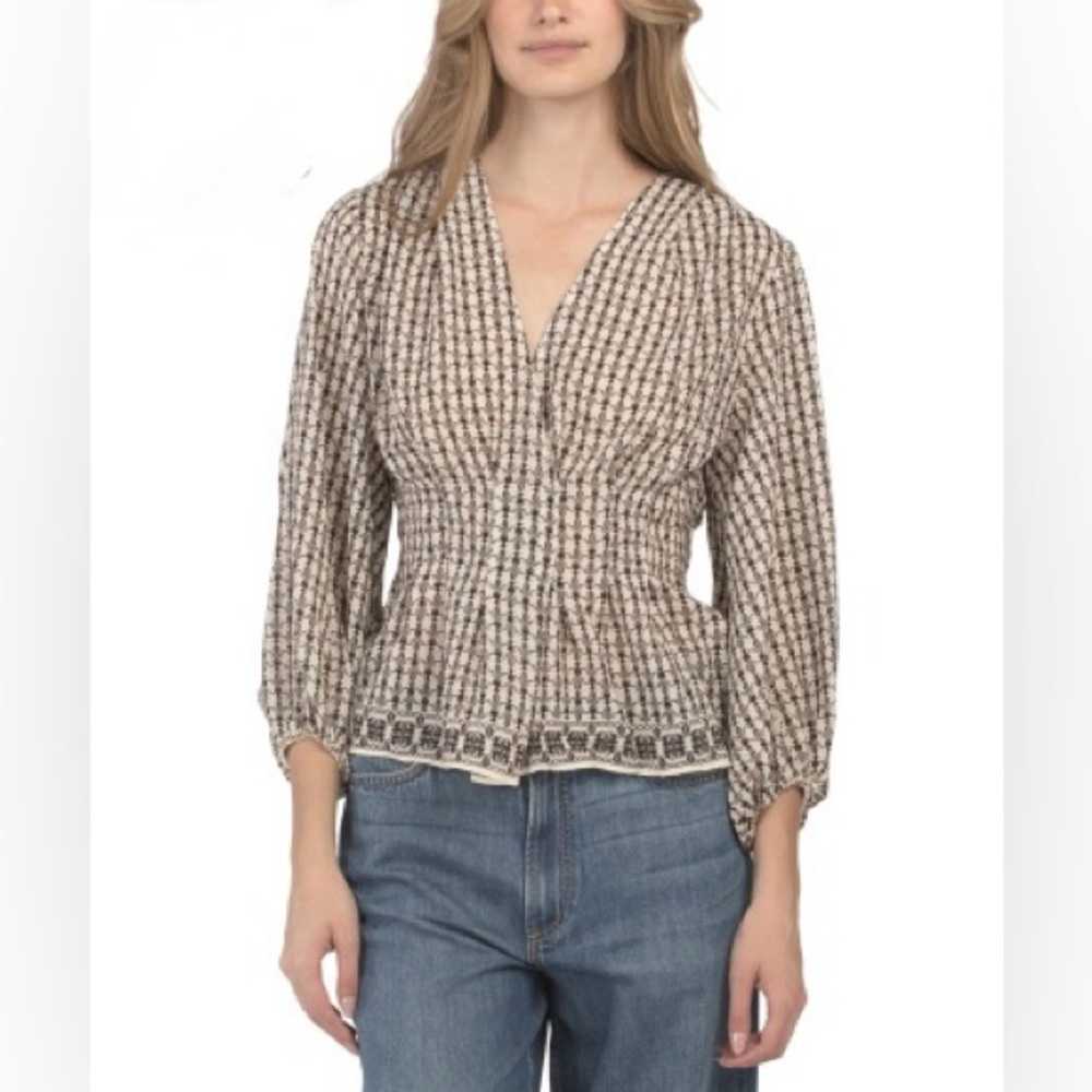 MAX STUDIO LONDON
Three-Quarter Sleeve Pleated Blouse